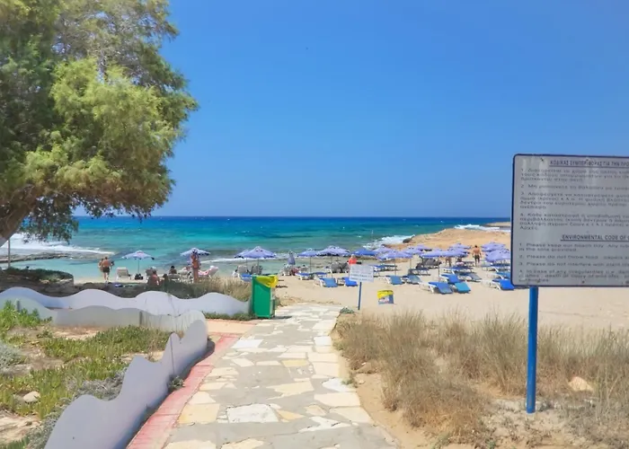Beachfront Luxury Villa Idania