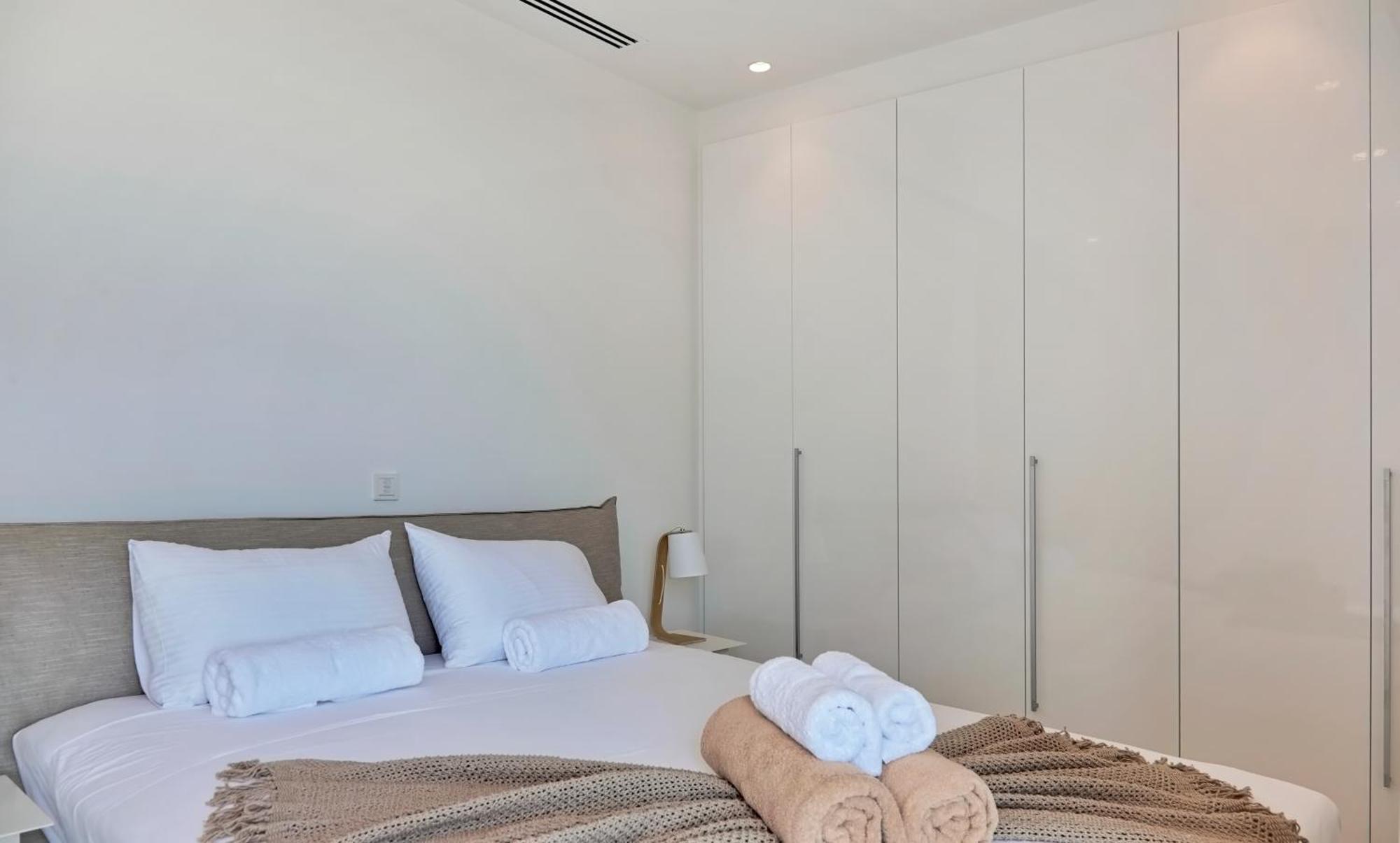 Beachfront Luxury Idania וילה *